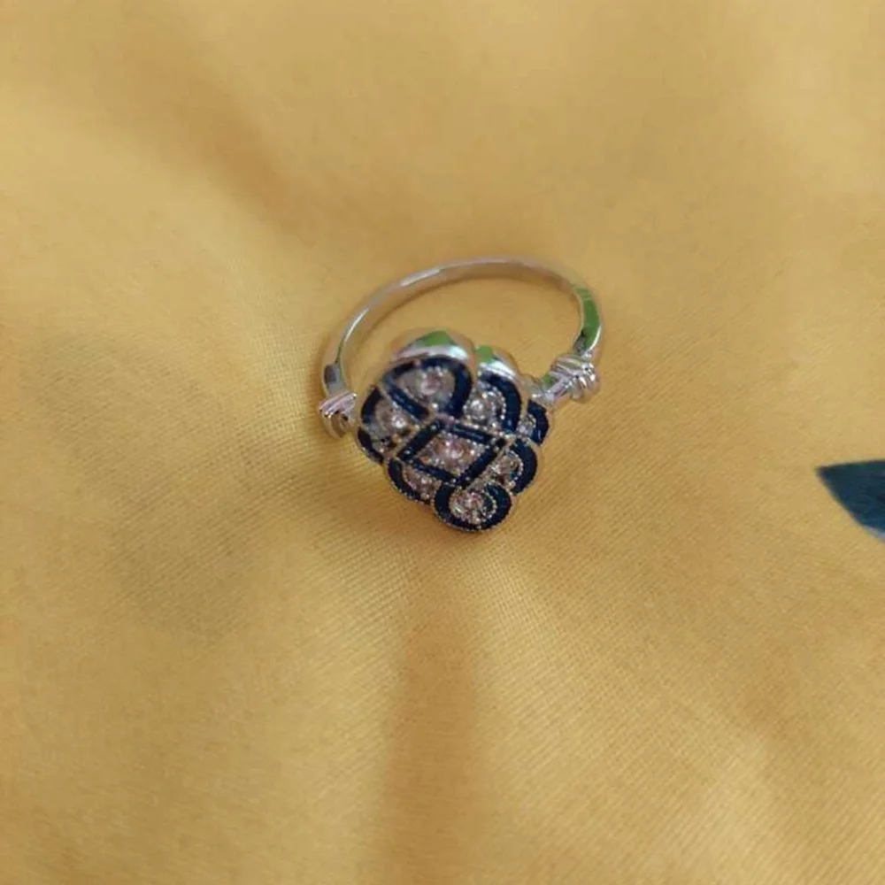 Vintage Sterling Silver Chinese Knot Blue White Sapphire Geometric Banquet Ring